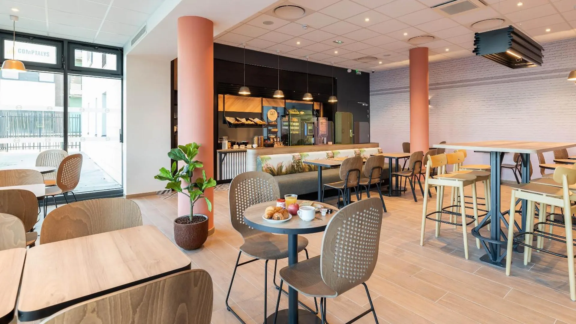 **  B&B Hotel Massieux Genay Frankreich